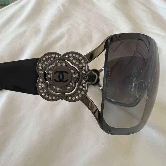 Chanel sunglasses - Picture 3 of 9
